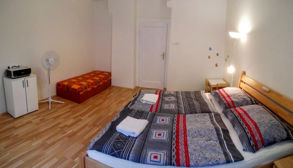 Jezerka Apartments Prag Exterior foto