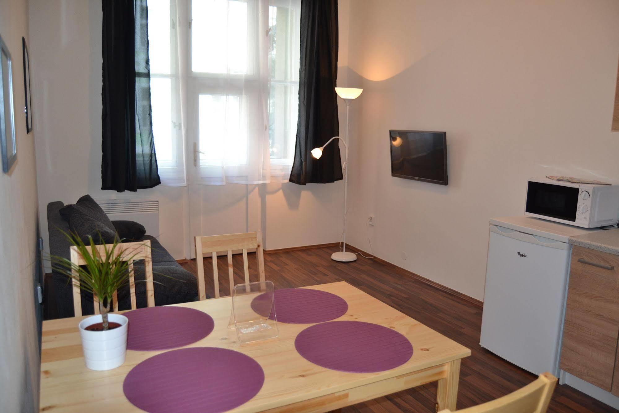 Jezerka Apartments Prag Exterior foto