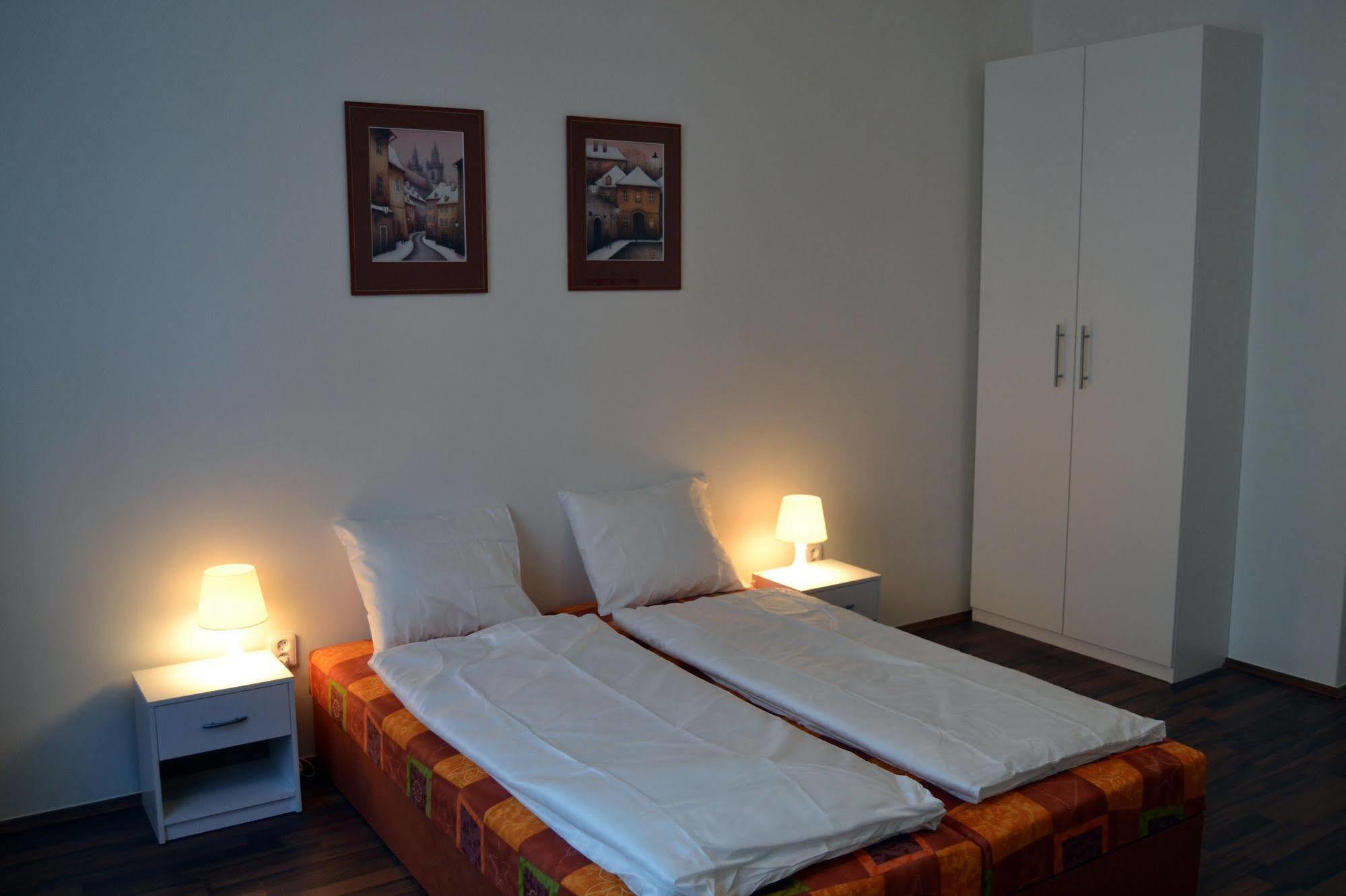 Jezerka Apartments Prag Exterior foto