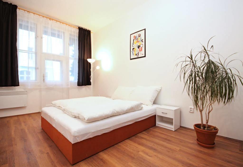 Jezerka Apartments Prag Exterior foto