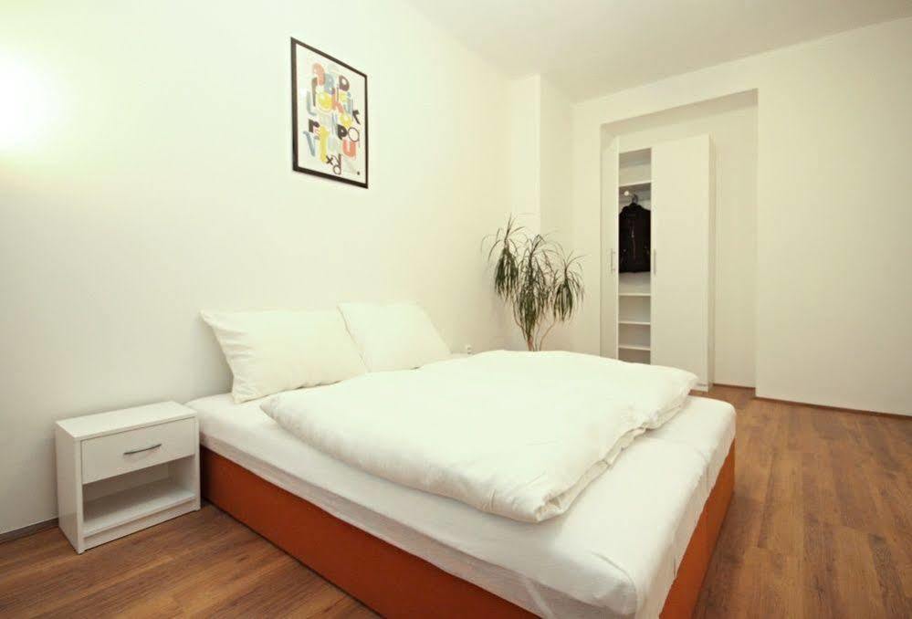 Jezerka Apartments Prag Exterior foto